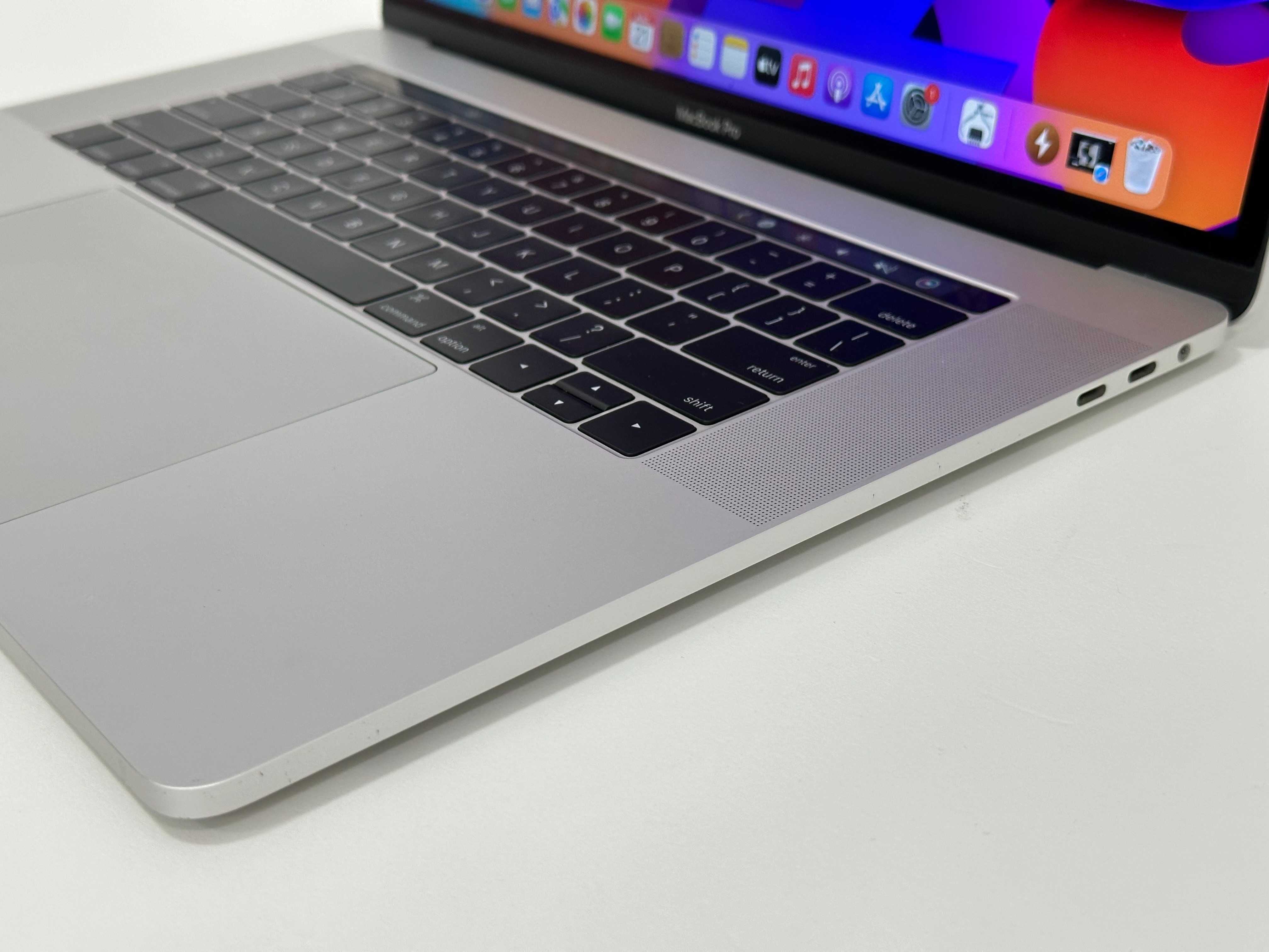 Ноутбук Apple Macbook Pro 2K 15.4" 2016 Silver I7-6700HQ\16gb\512gbSSD