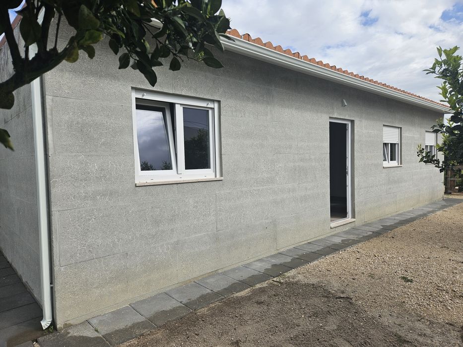 Casa t2 com quintal