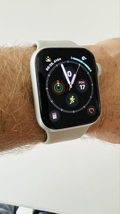 Apple Watch SE rok używany z nowym paskiem