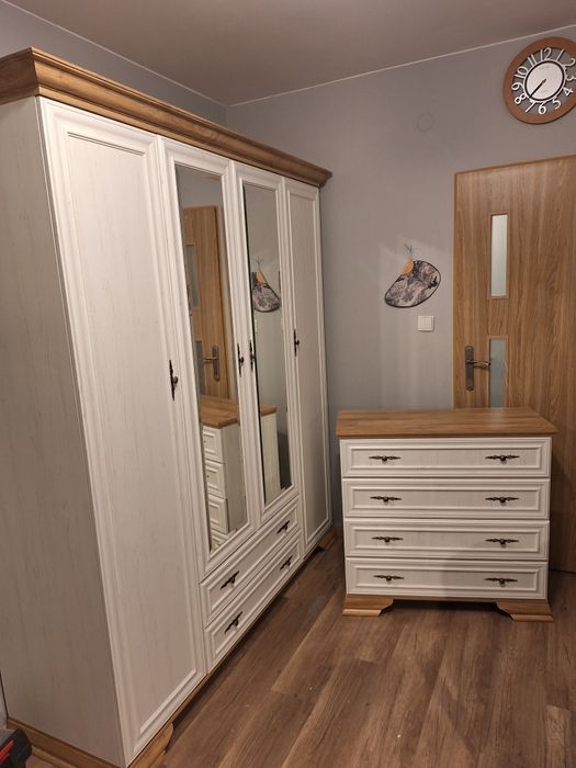 Złota rączka montaż mebli składanie skręcanie Układanie paneli Stolarz