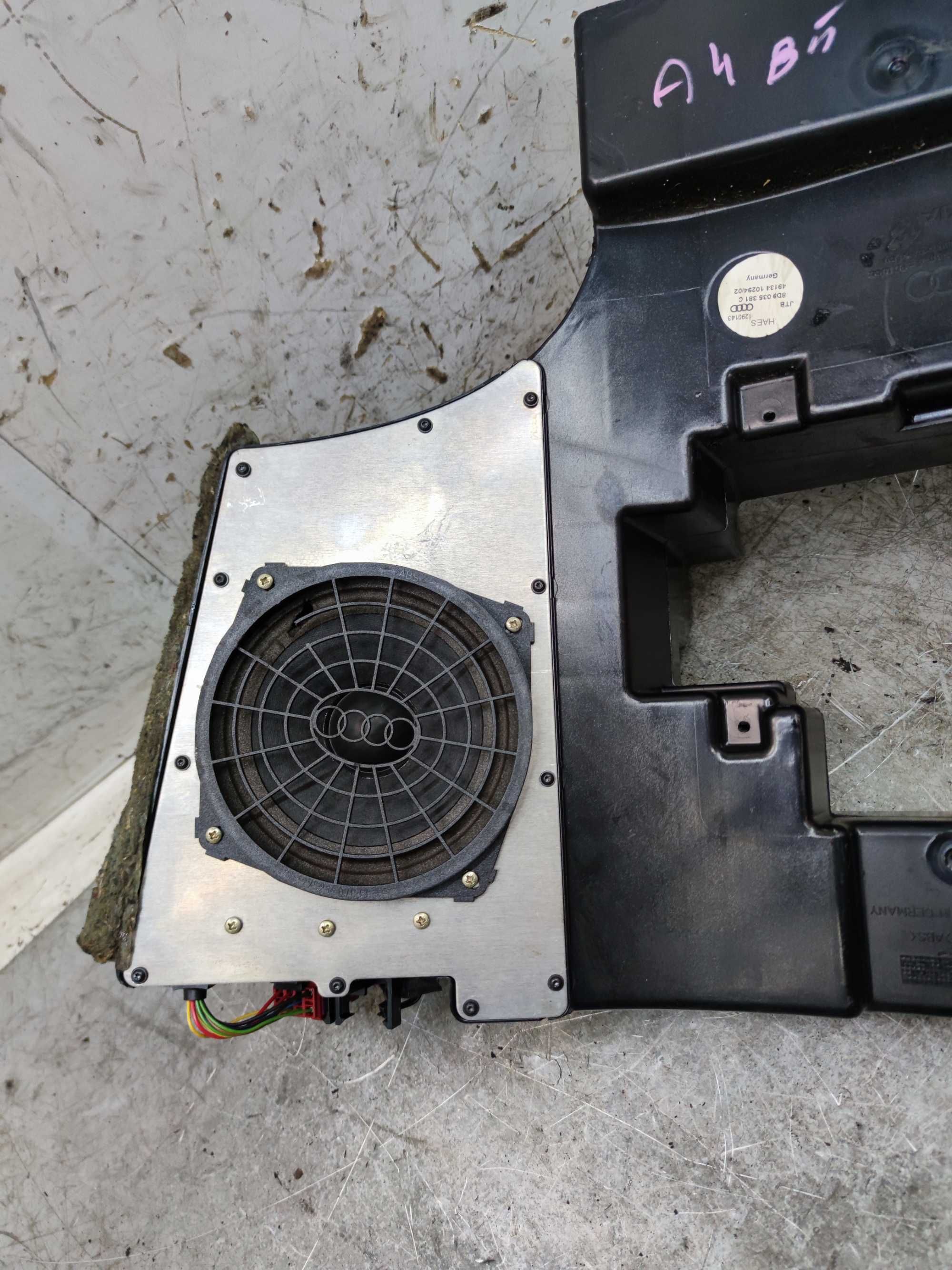Audi A4 B5 Kombi Avant Subwoofer Głośnik