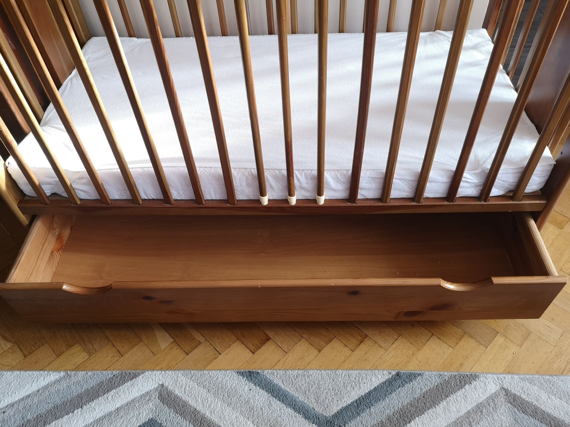 Łóżeczko dziecięce z szufladą