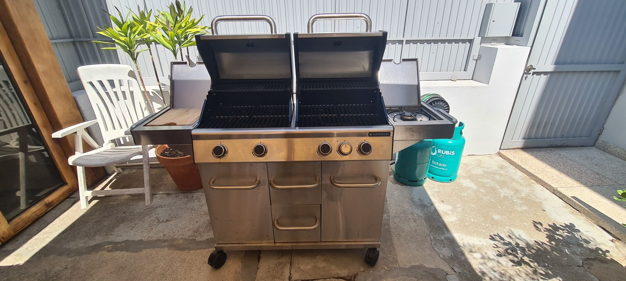 Barbeceu como novo