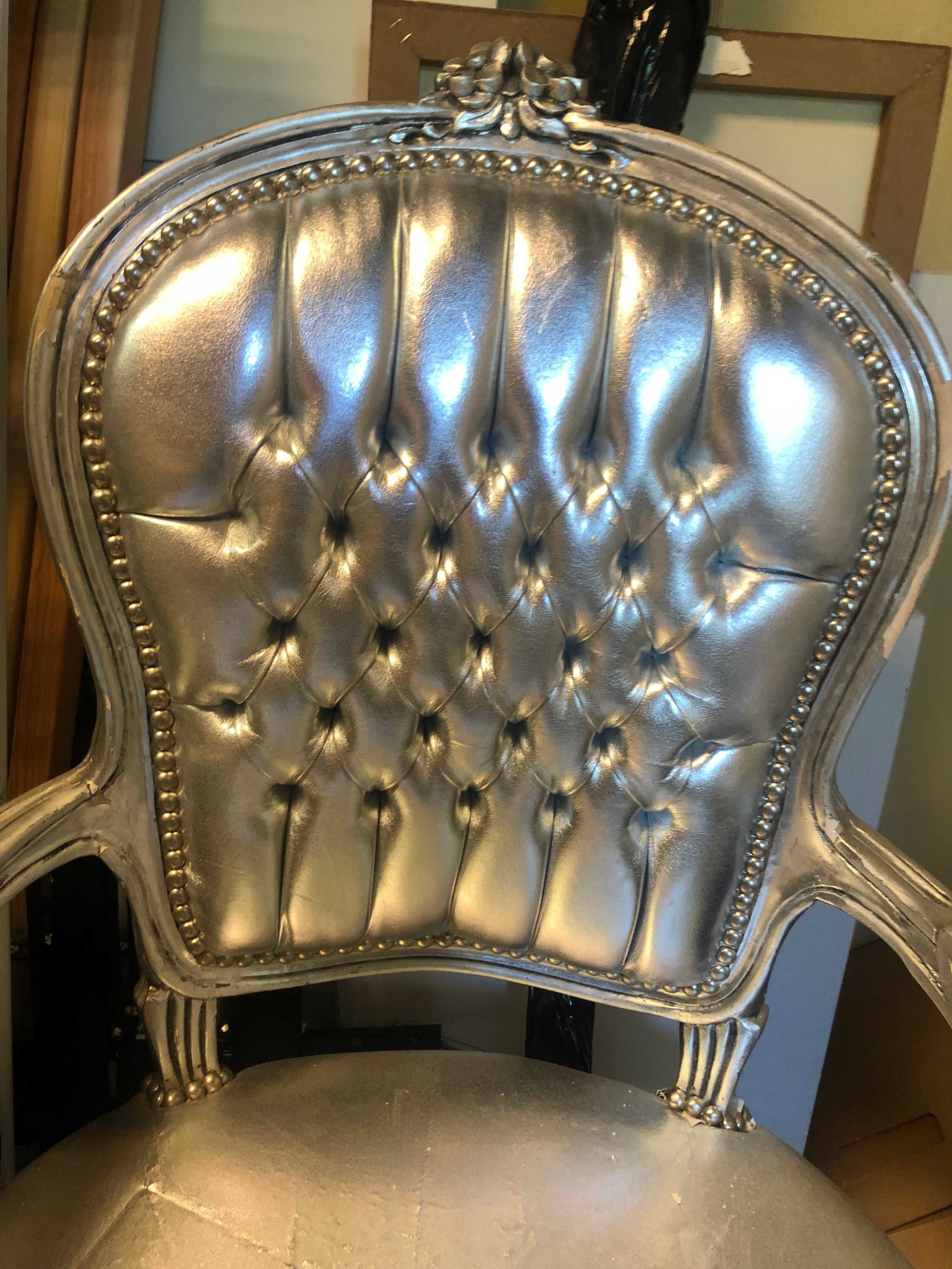 stylizowany fotel do renowacji