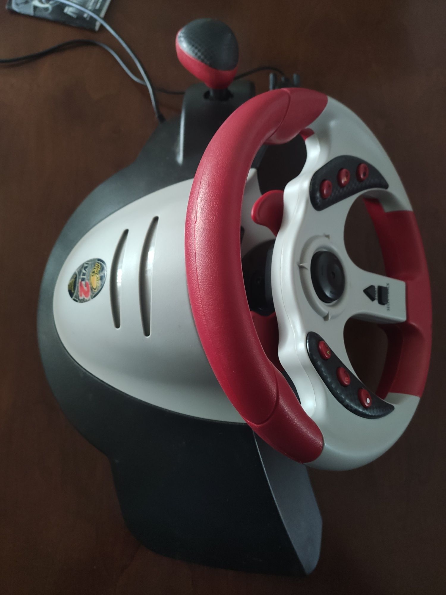 Volante e pedais MC2 Racing Wheel - Playstation 2/Xbox em ótimo estado