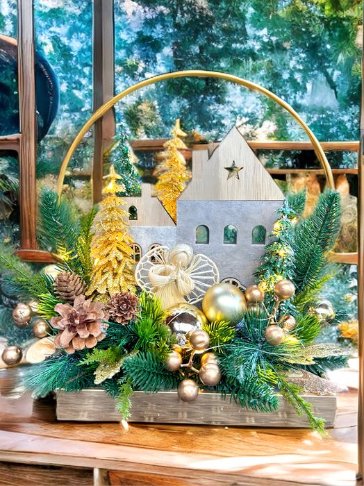 Stroik świąteczny podświetlany na desce w okregu złoty