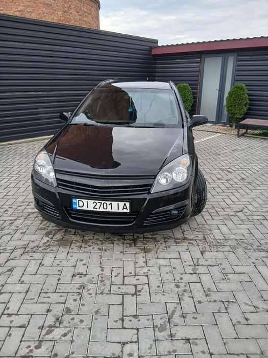 Опель астра h.в гарному стані