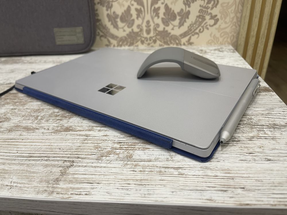 Microsoft surface Pro 4. i5,4,128g повний комплект