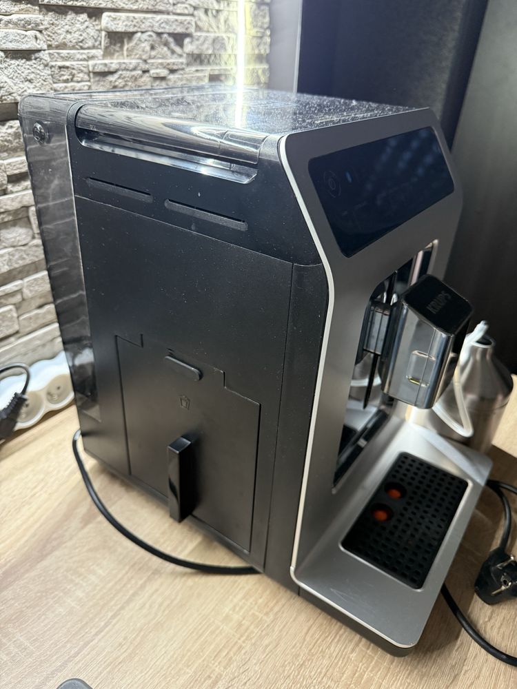 Krups EA89 ekspres do kawy z Bluetooth + pojemnik na mleko
