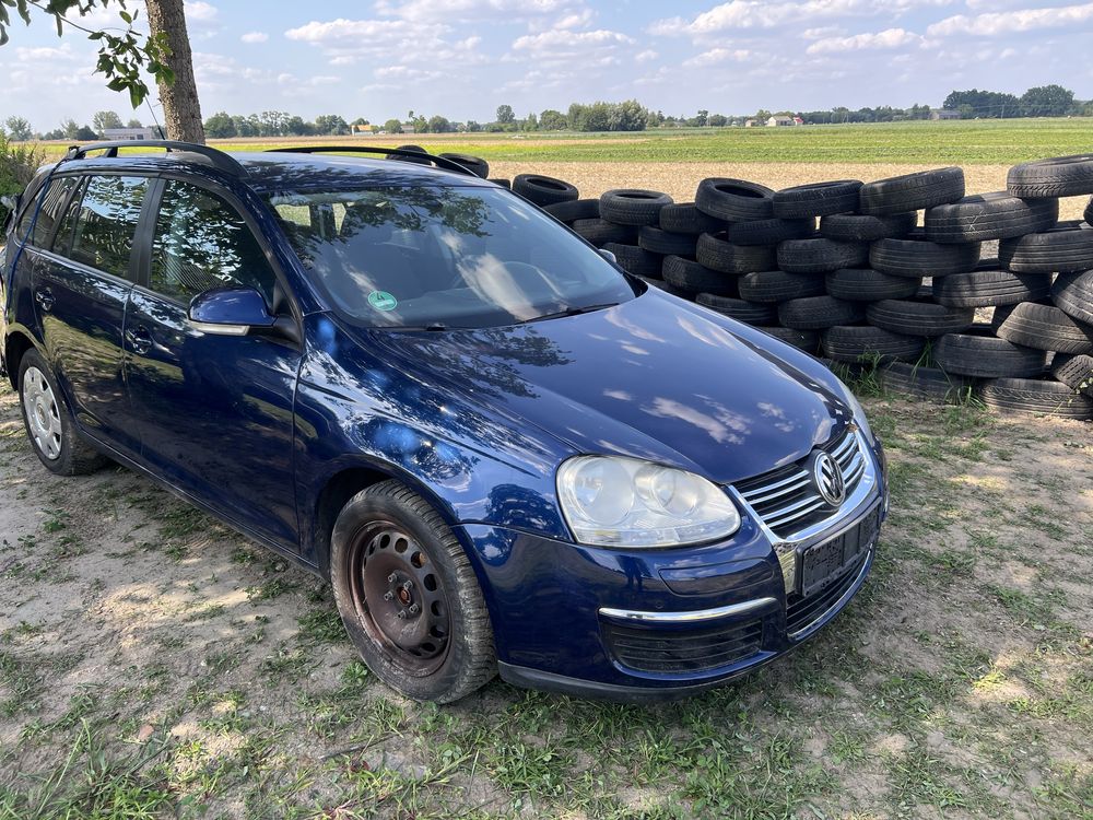 Golf 1,6 MPi 102 ps Automat, maly przebieg uszkodzony tyl