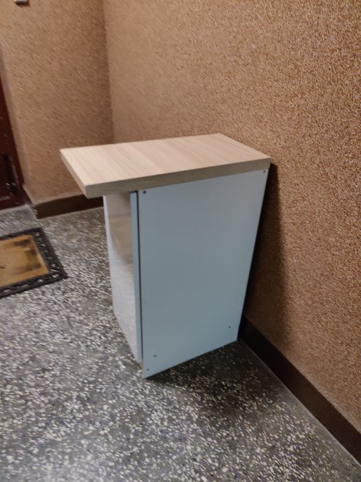 Biała szafka i blat