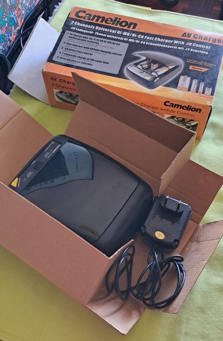 Carregador Camelion para todo tipo pilhas