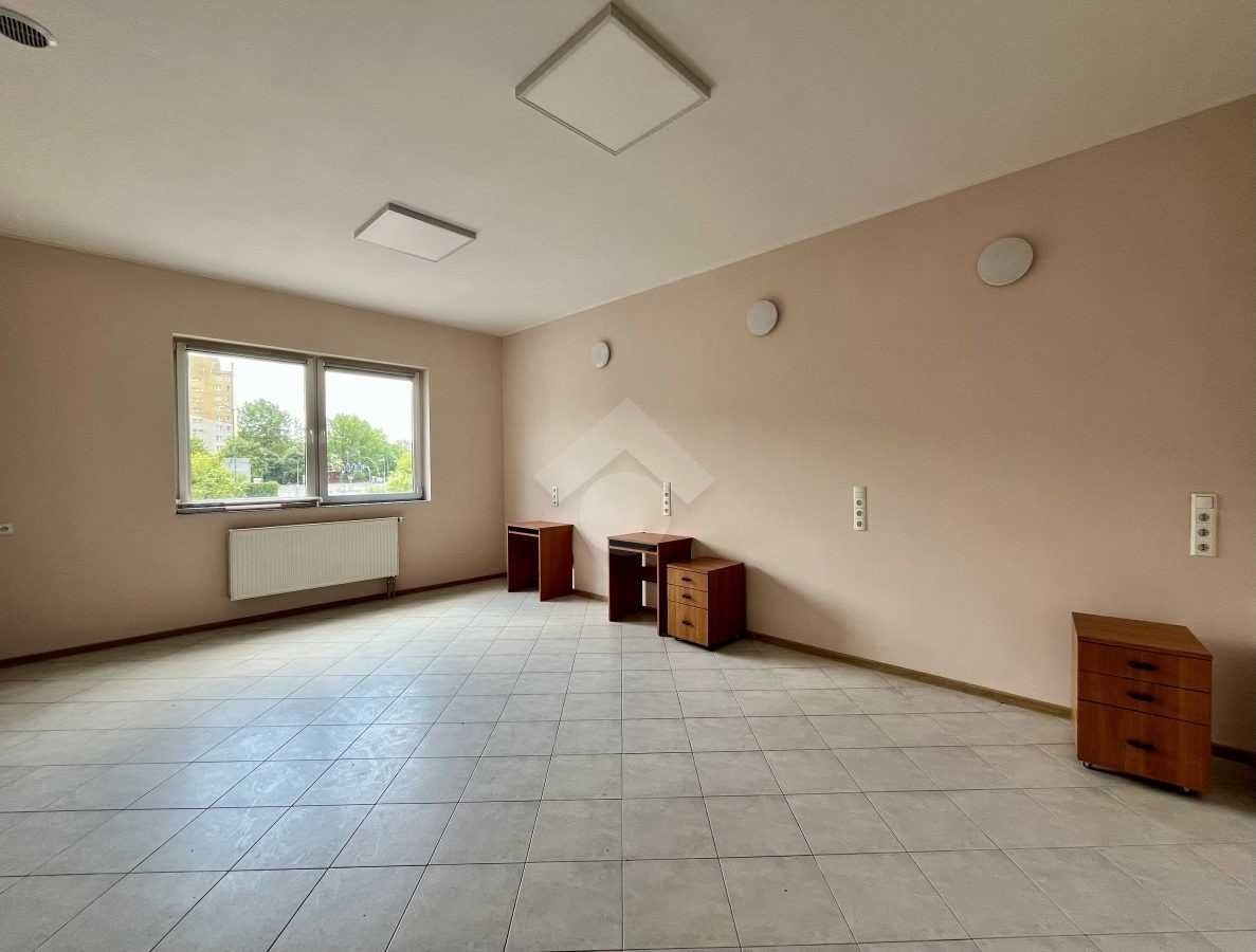 lokal użytkowy, 5pomieszczeń, po remoncie, parking, autobus, tramwaj