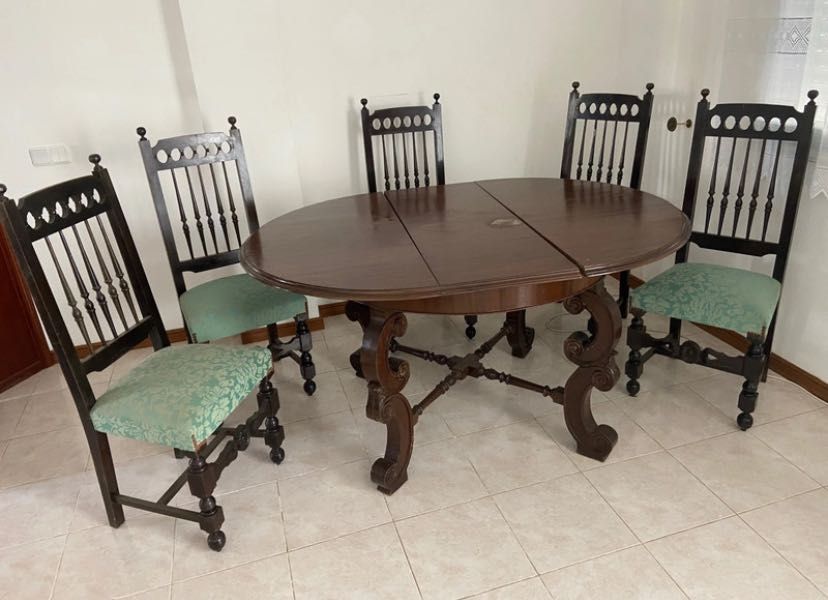 Mesa e 6 cadeiras