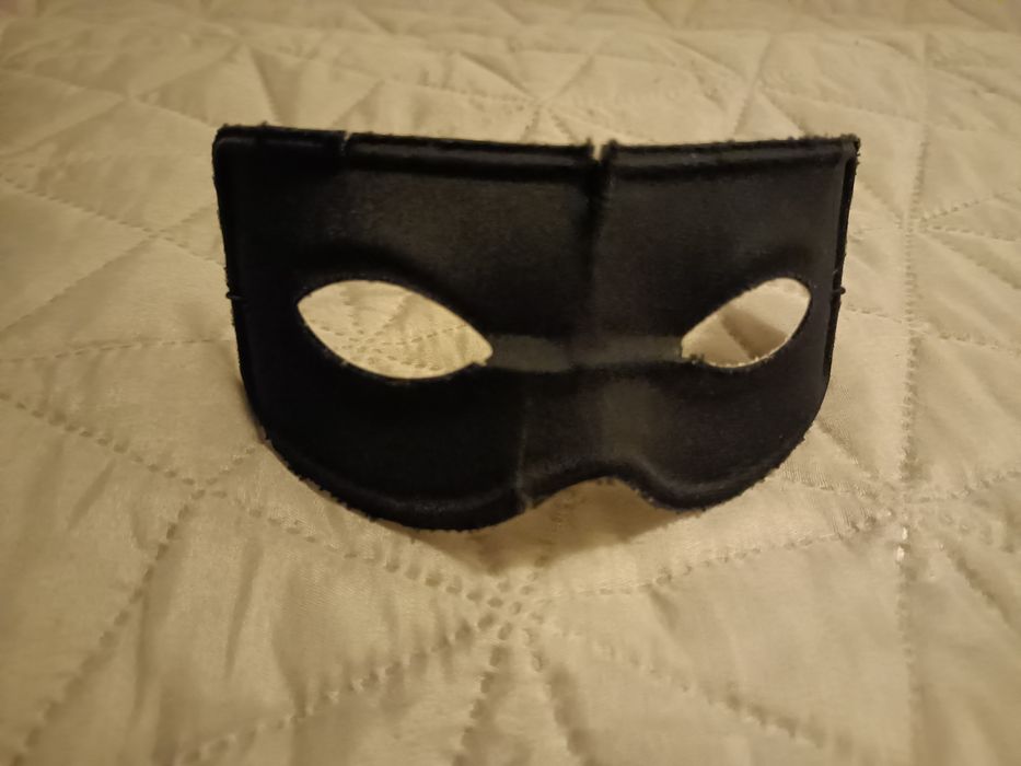 Czarna maska na bal przebierańców karnawałowy Halloween