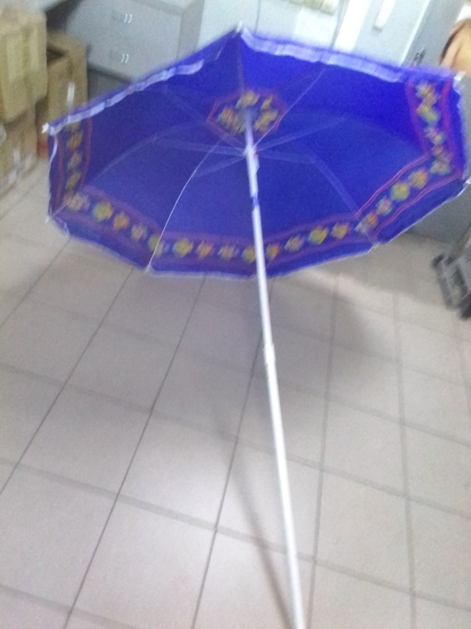 Продам пляжный зонтик