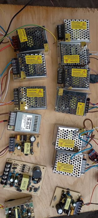 Блок живлення 12 в 1.25 А  дешево