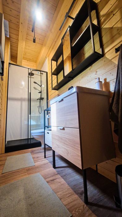 Dom  nad jeziorem z linią brzegową -SEZON 2026