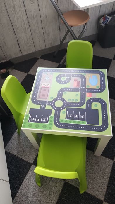 Zestaw mebli dla dzieci, stolik Lack i 3 krzesła