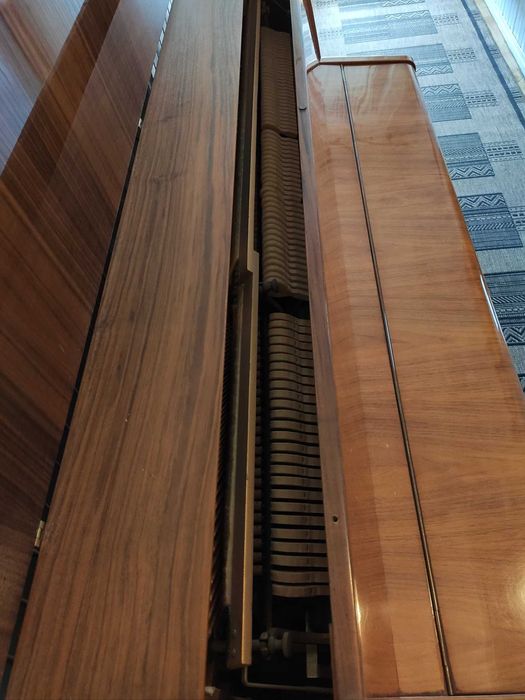 Pianino Legnica Model M-100C