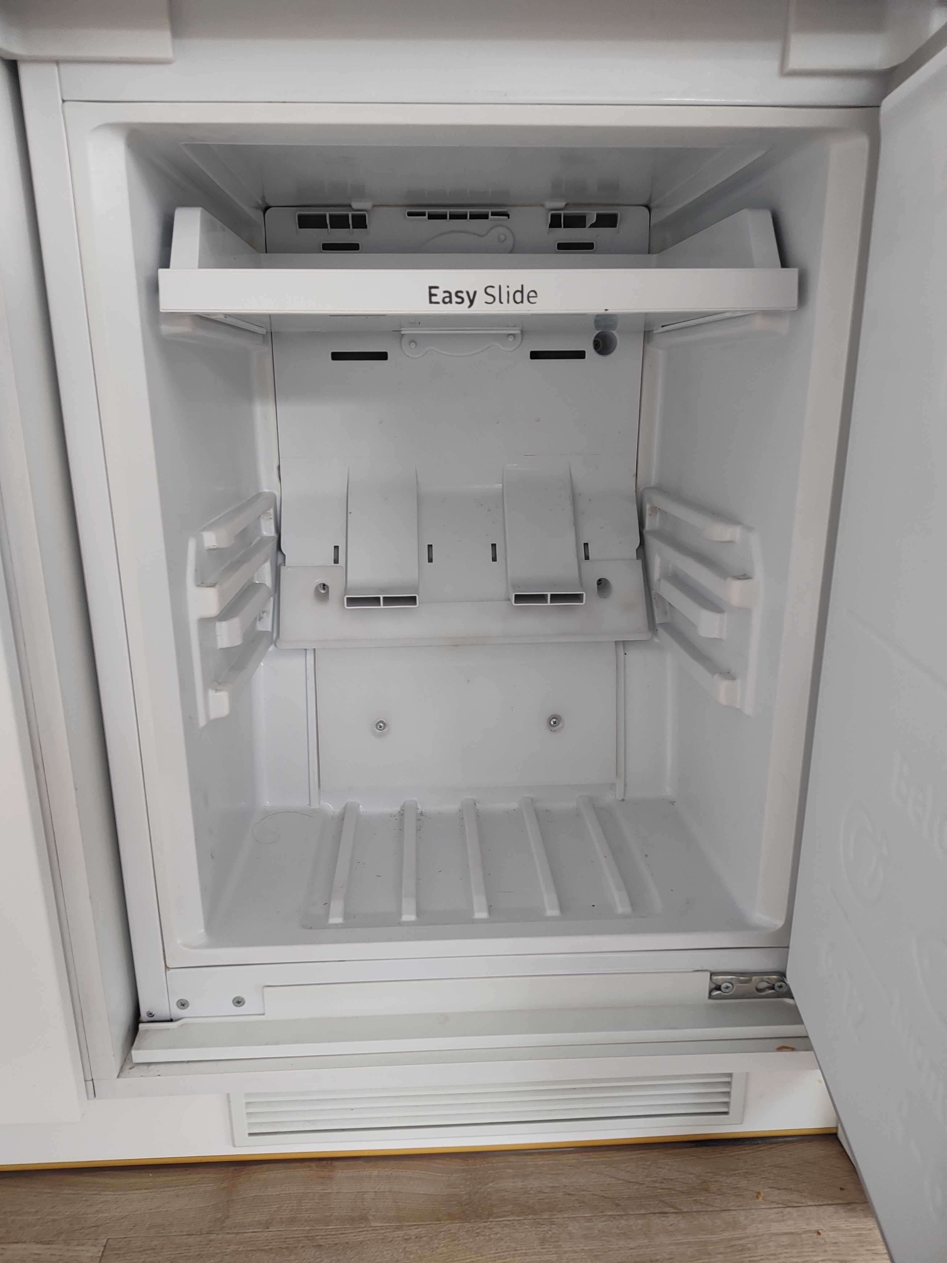Lodówka Samsung - BRB260010WW (Lodówka chłodzi, zamrażalnik nie)