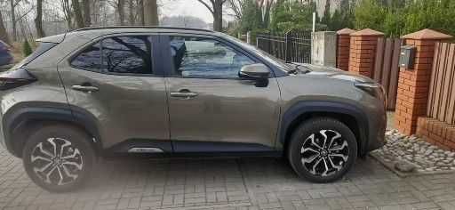 prawie nowe modne i trwałe auto