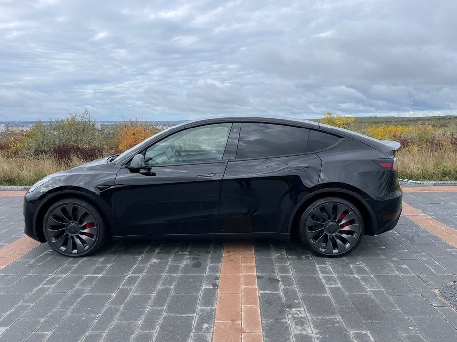 Tesla Model Y Performance  Одесса,Интересует обменна квартиру в Одессе