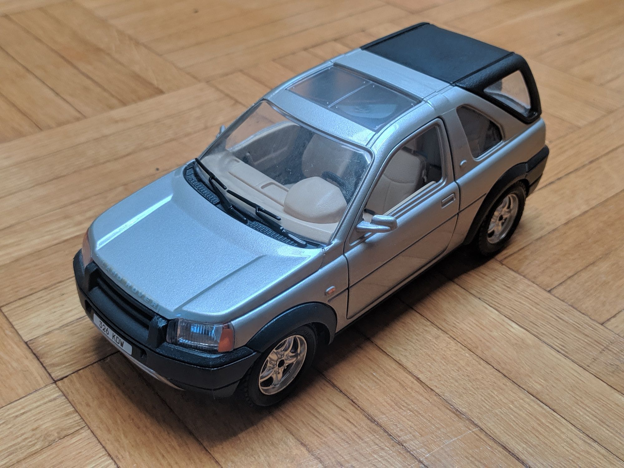 Model bburago 1:24 Land Rover Freelander