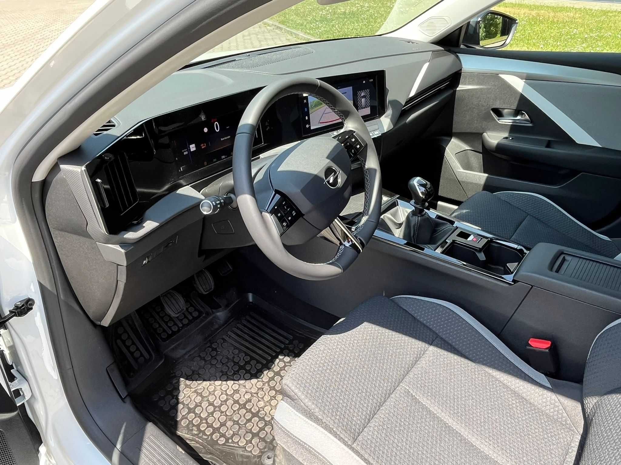 Wypożyczalnia Opel Astra L 2024 Wynajem długoterminowy  **Rentaro**