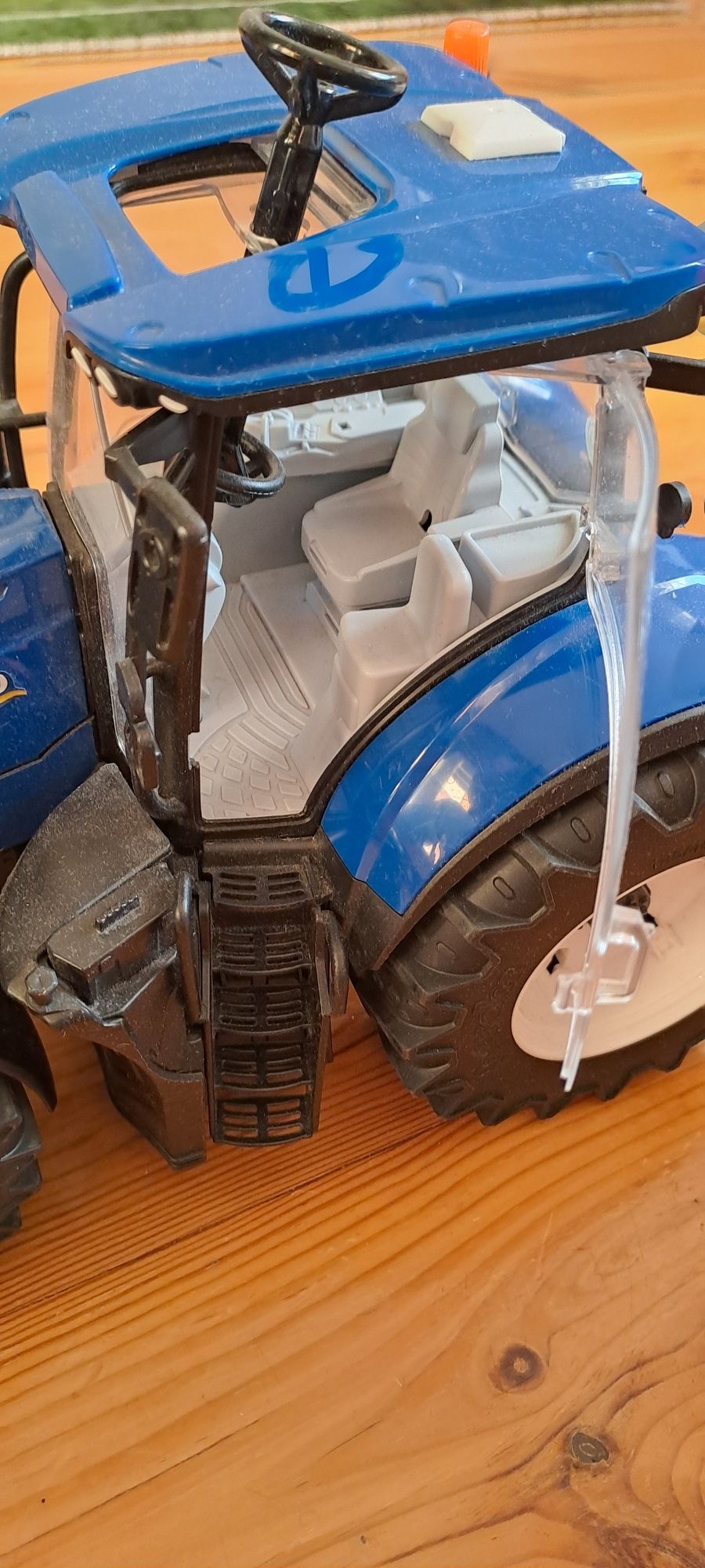 Traktor NewHolland bruder
