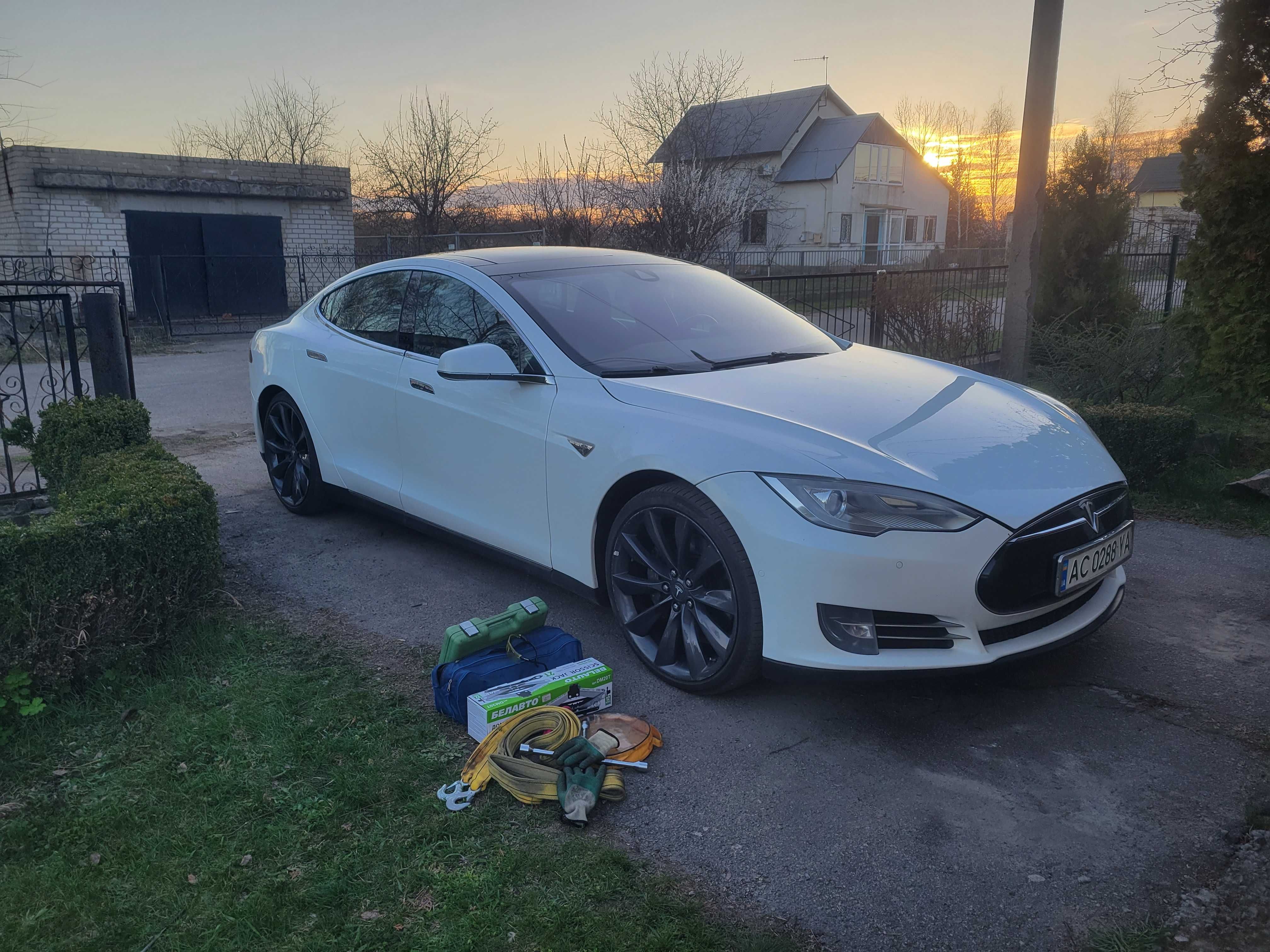 Tesla model S 85 2014