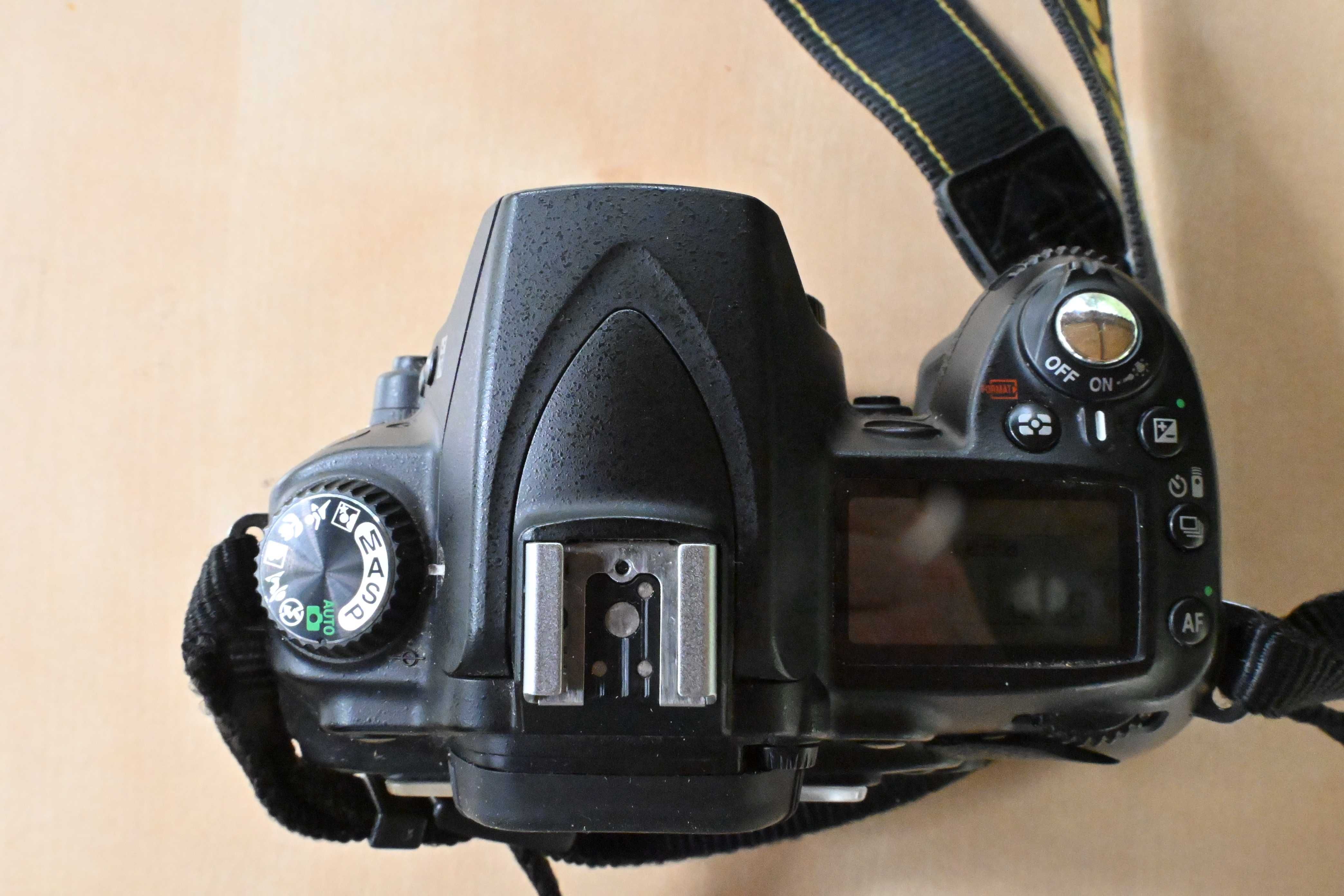 Nikon D90 + Nikkor 16-85 VR DX + akcesoria