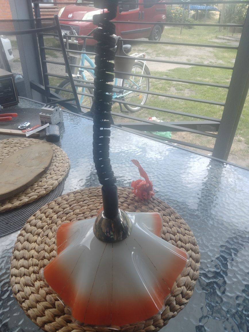 Lampa z epoki PRL-u