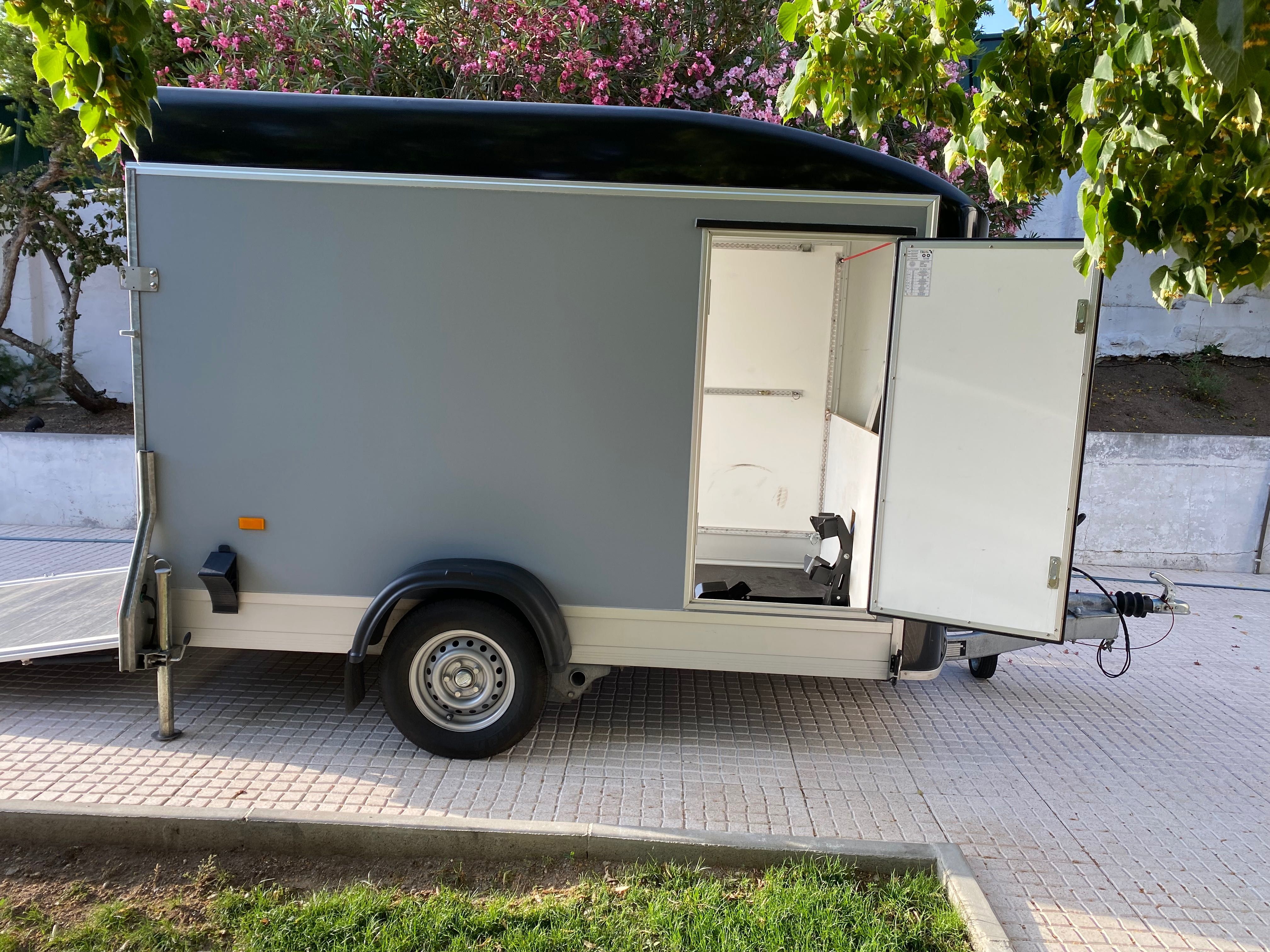 Atrelado de carga fechado DEBON Roadster300