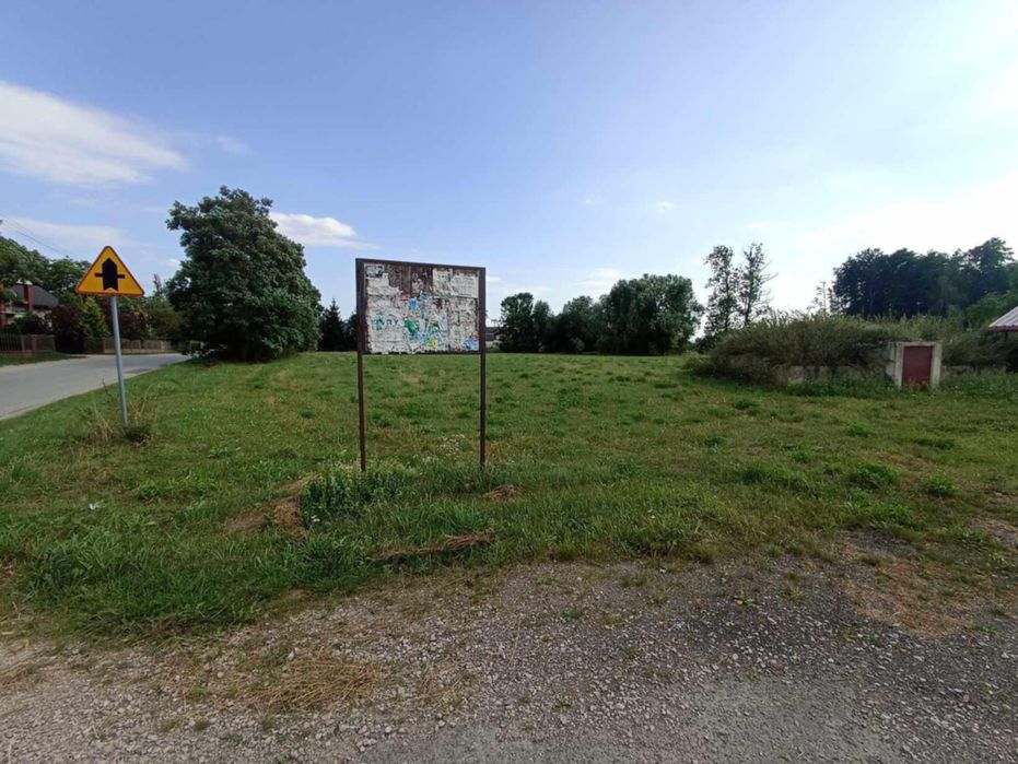 Działka z budynkiem mieszkalno-usługowym