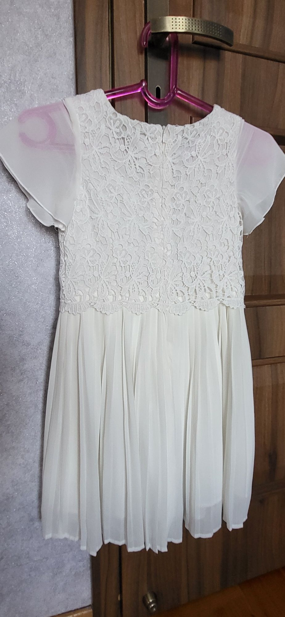 Biała elegancka sukienka r.134