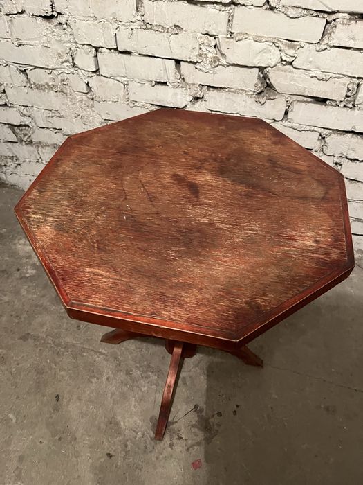 Stolik drewniany, ośmiokąt.