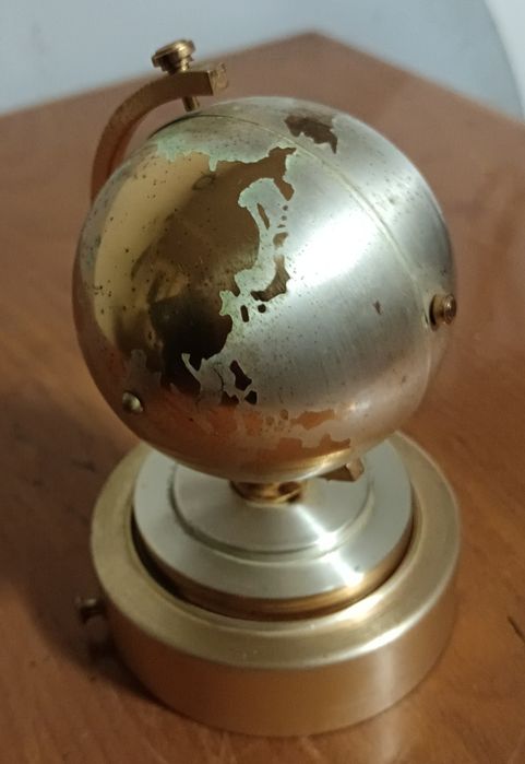 Relógio globo terrestre mecânico
