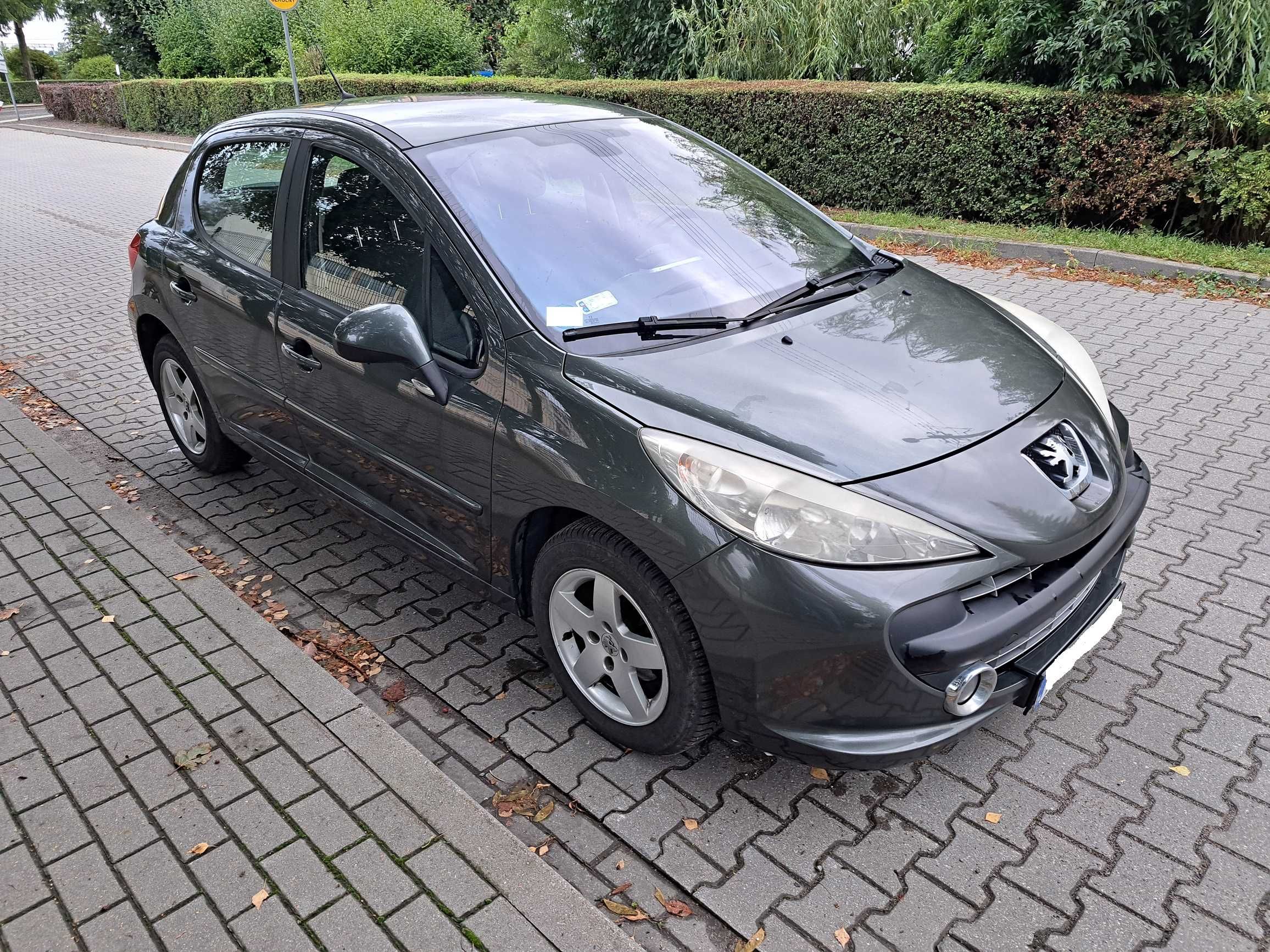 Fajny Peugeot 207.