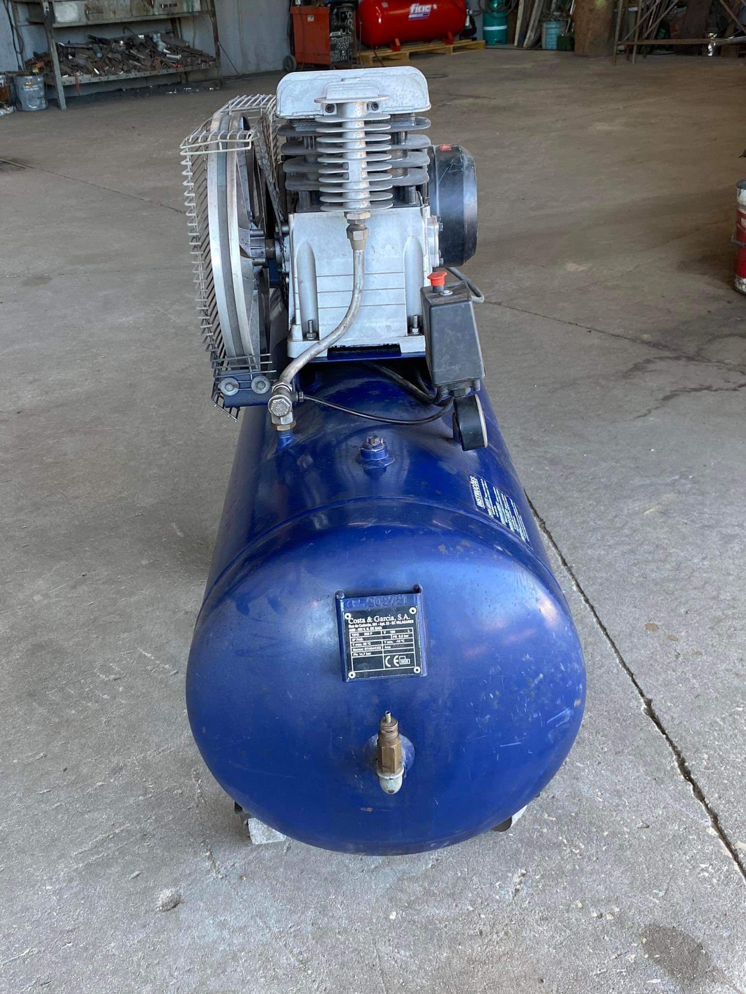 Vendo compressor 200L