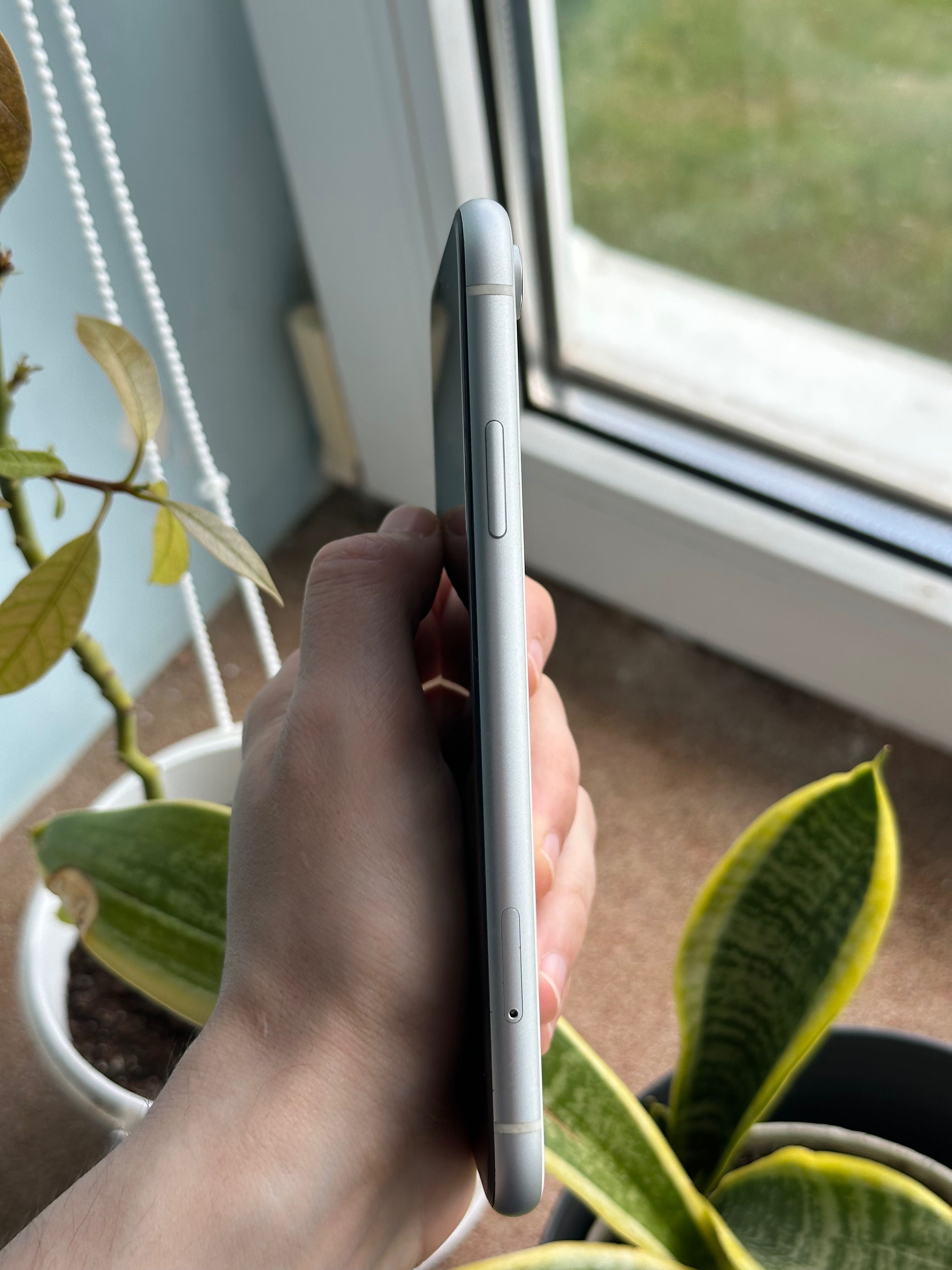 iPhone XR 128 White used