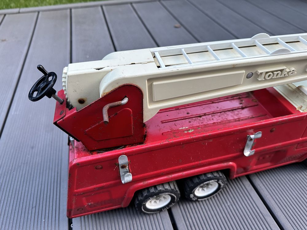 Vintage 1970s Tonka Metal Firetruck Ladder truck