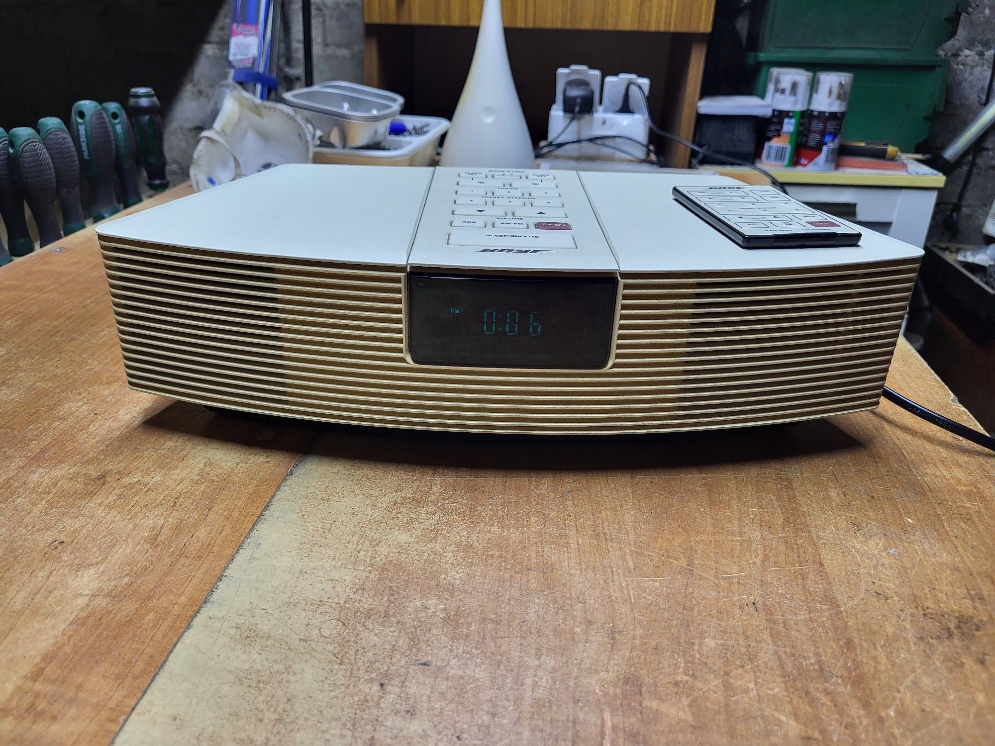 Radiobudzik Bose AWR1-2W