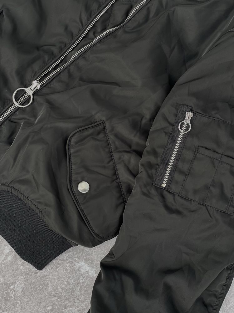 Жіноча куртка Жіночий бомбер pull&bear розмір s