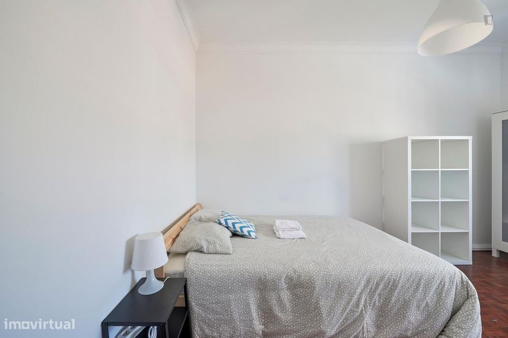 142712 - Quarto com cama de casal em...
