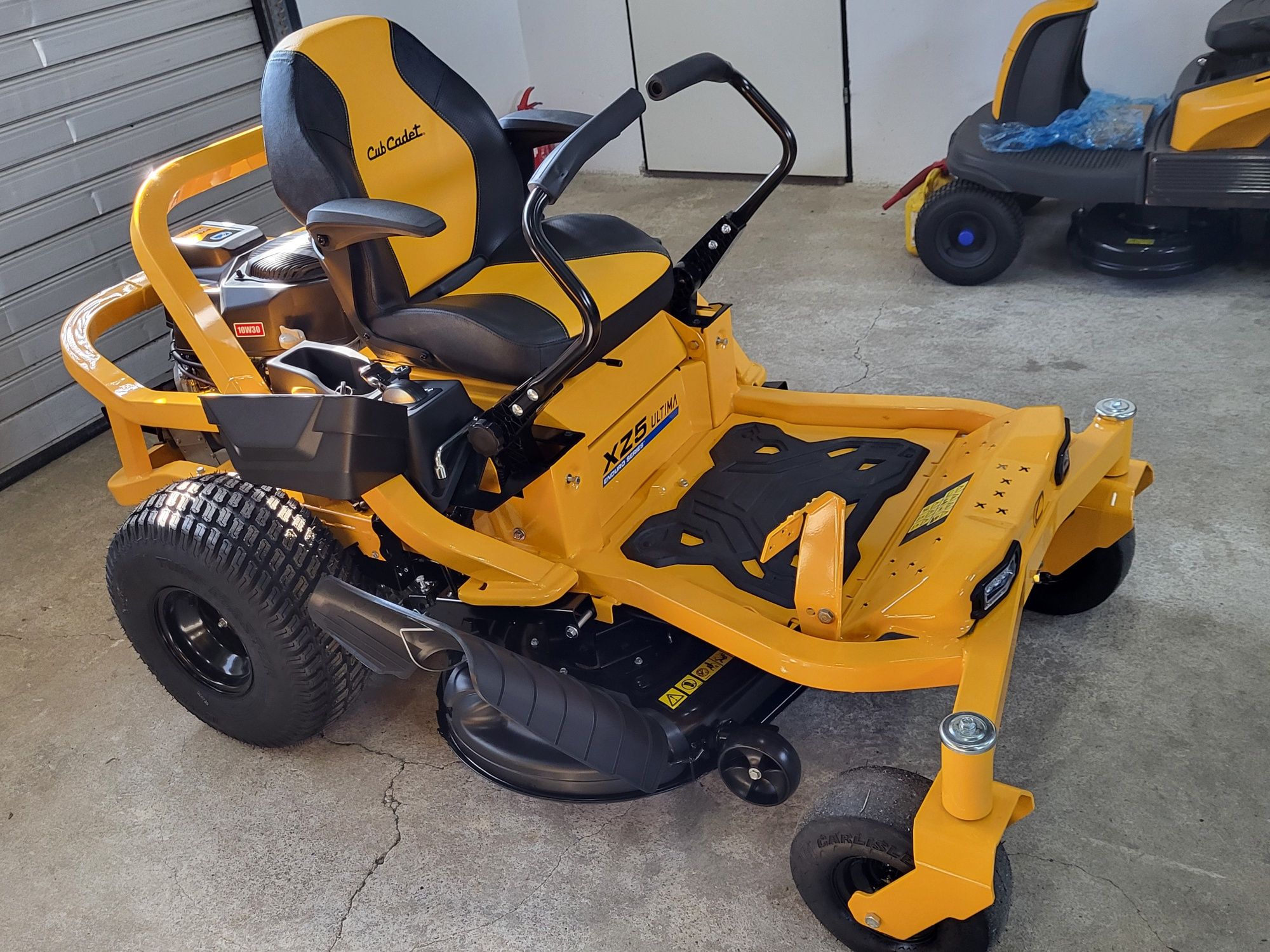 CUB CADET Zero-Turn XZ5 L107 22KM V-Twin traktorek kosiarka