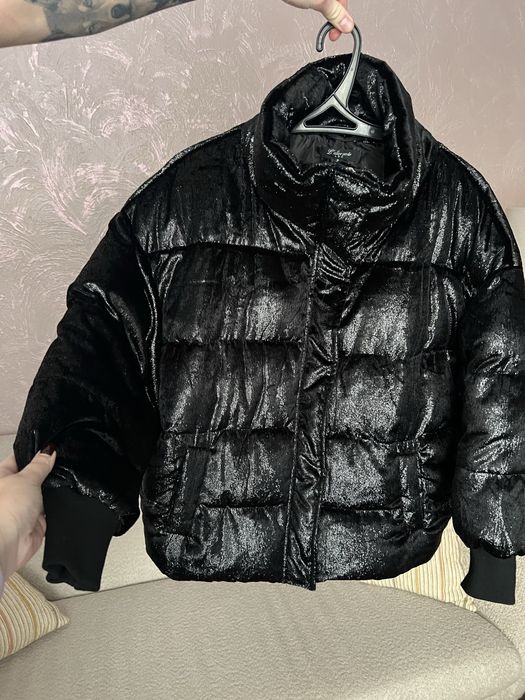 Чорна куртка жіноча тепла