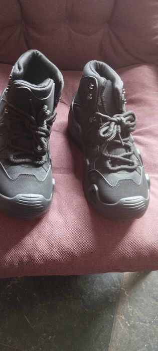 Продам чоловічі кросівки зимові