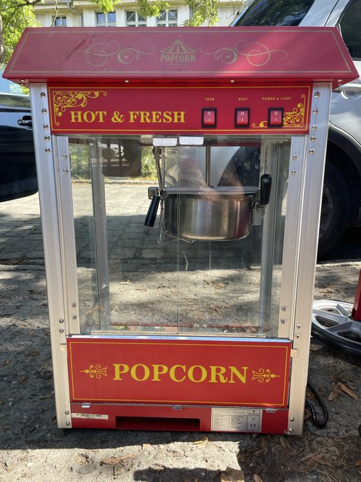 Retro maszyna do popcornu z wozkiem czerwona 1500 W 5kg/h