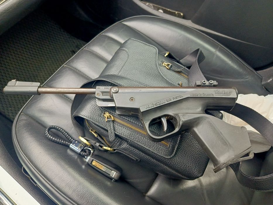 Игрушечный пистолет